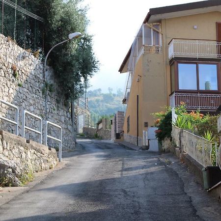 Acasadivalentina Villa Maranola Bagian luar foto